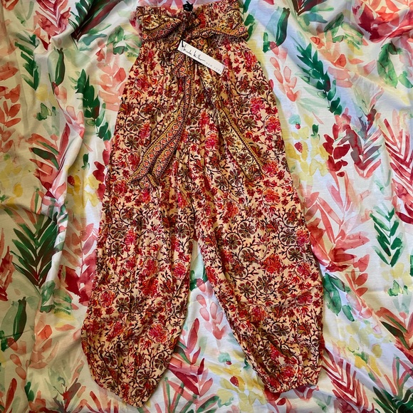 Nicole Miller | Women’s floral bohemian inspired pant - Picture 6 of 8